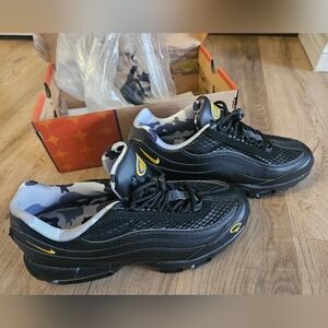 Nike Air Max 95TT Black and Yellow Men's Sneakers Size 9.5 **New**